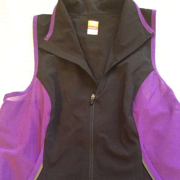 Lucy - Picture 3 of 4